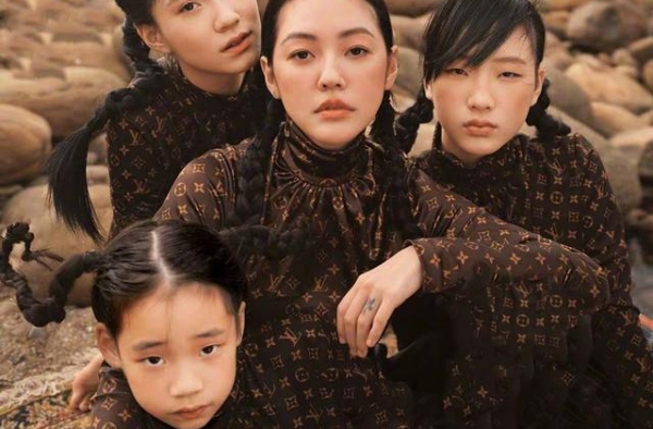 小S两女儿合体拍时尚大片，大女儿胜在气质，二女儿则胜在颜值