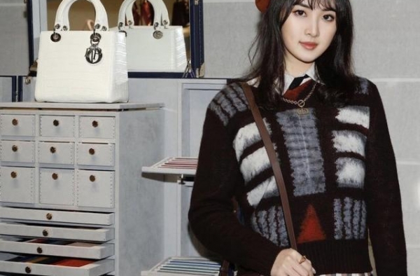 任正非小女儿姚思为旧照曝光，简直“变脸”区别，网友：有钱真好