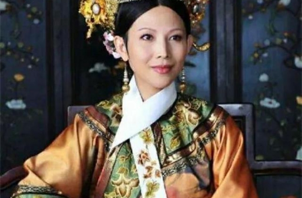 蔡少芬和黄奕都不陌生，可她俩以前和现在的对比，悬殊还是有的