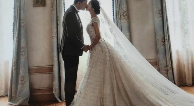 女星赵敏雅宣布闪婚怀孕喜讯，晒婚纱照秀恩爱，结婚次日父亲去世