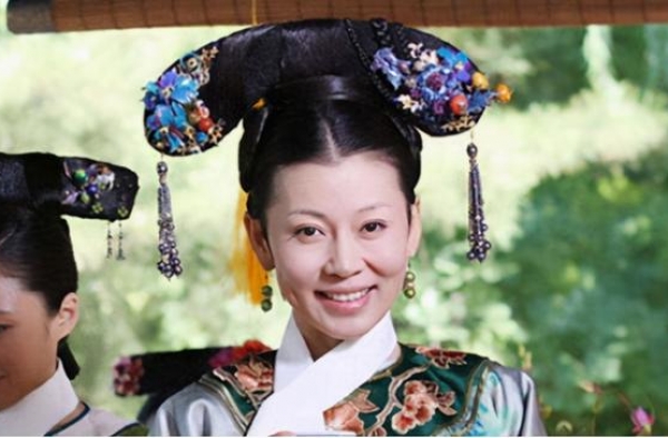 甄嬛传：她身份比甄嬛尊贵，华妃动她都得想一想，却把自己作死了