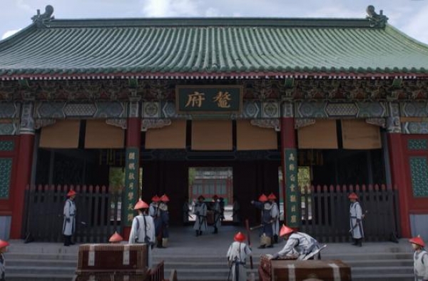 张一山版《鹿鼎记》，鳌拜的府邸叫“鳌府”，编剧功课不到位啊