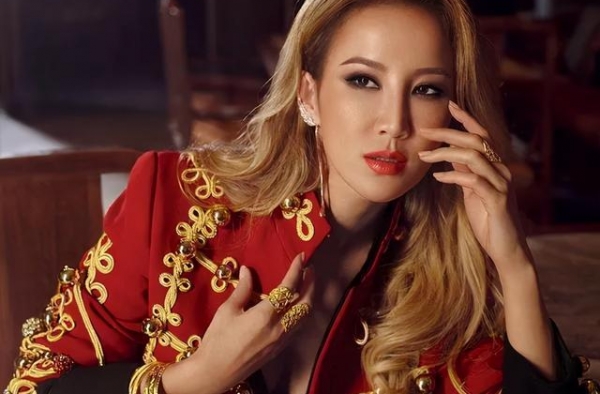 李玟一句耐人寻味的“我是中国香港人”，是种多么高明的笼络人心