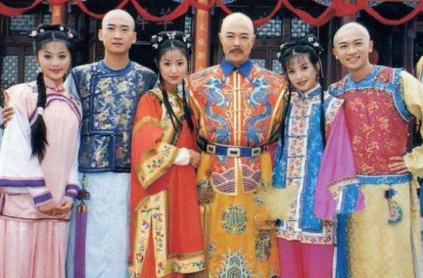 12岁出演《还珠格格》而走红，却在31岁看破红尘，削发为尼