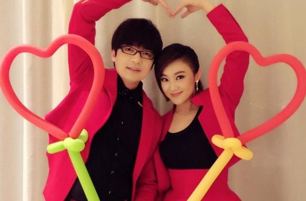 玖月奇迹官宣离婚，王小海悄然退出娱乐圈，王小玮换新搭档再登台