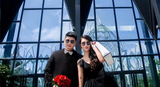大衣哥儿媳首晒婚房！装修气派却不见婚纱照，娘家人躺沙发不见外