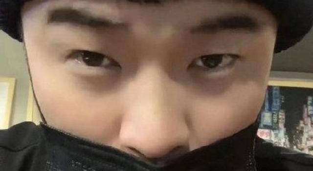 结婚5年陈赫首晒张子萱，深夜秀恩爱，张子萱遮挡严实不敢露面？