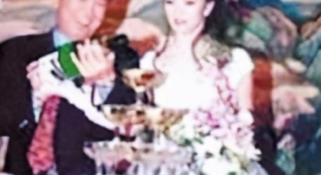 46岁王艳被拍扶腰状态差，给婆婆洗脚被儿子辱骂的她当真很惨？