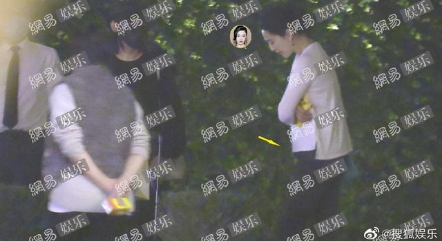 范冰冰现身妇产医院，腹部疑似微微隆起