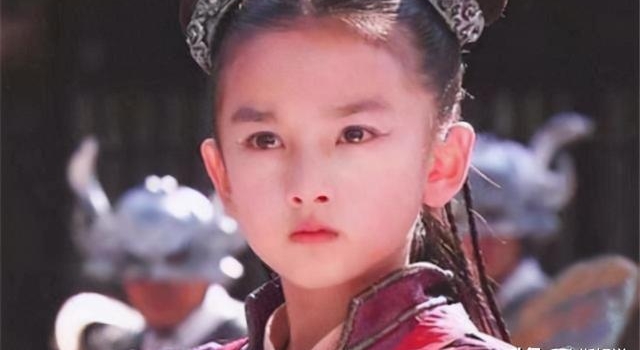 完美侧颜的鸟系颜女神——宋祖儿