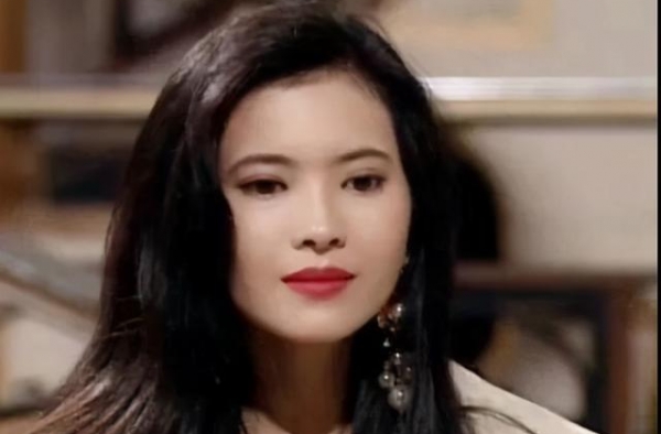 女明星蓝洁瑛到底招惹了谁？生前被辱致疯，死后连墓地都被毁了
