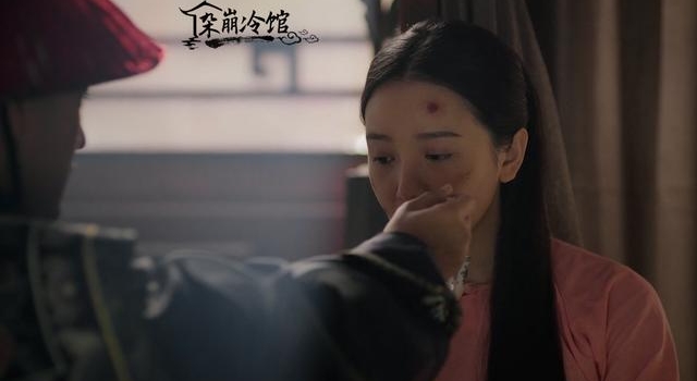 如懿传｜惢心大婚出现的首饰：赤金镶红宝凤冠、足银镶珠累丝护甲