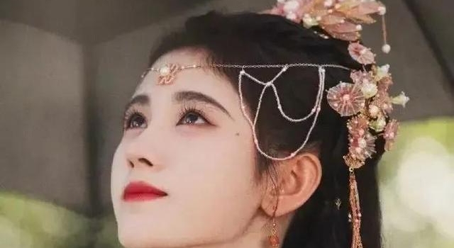 为了半永久美貌连表情都不做：鞠婧祎这样“演”是逼人自戳双目？