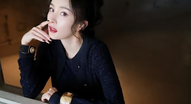VOGUE晚宴有亮点：杨幂刘诗诗热聊，周迅王一博差点吵起来
