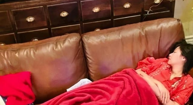 相爱11年仍不结婚！46岁徐静蕾罕见晒照秀恩爱，感情甜蜜如初