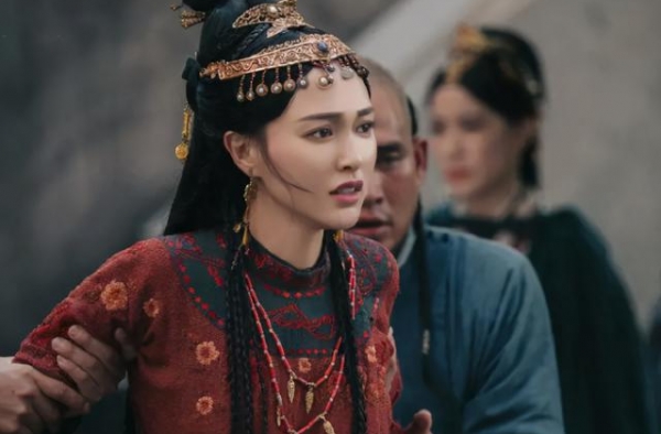 怀孕了还拍戏，挺大肚子是敬业还是缺钱？