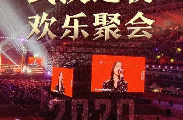 18岁女孩“好声音”夺冠，现场改歌词致敬英雄武汉