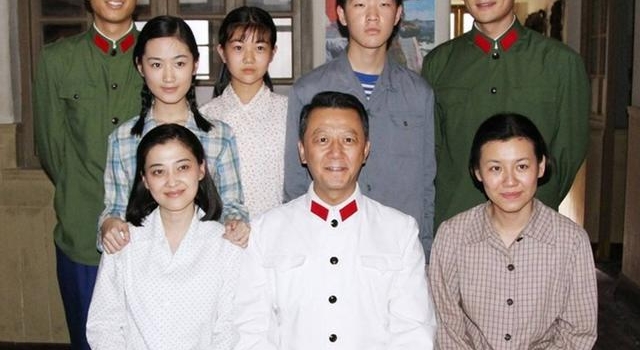 40岁董洁又演十几岁少女？扎麻花辫被嘲，网友：可以媲美刘嘉玲