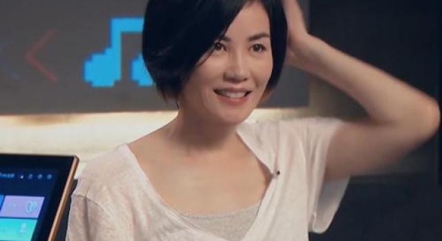王菲近照变美了，肚腩消失，50来岁依然保持少女身材，令人羡慕