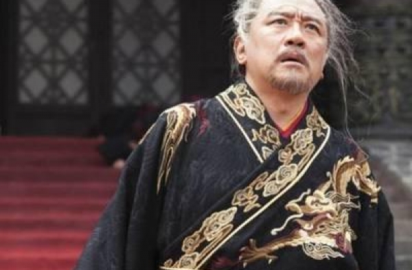 重温《琅琊榜》才懂：结局时，梁帝冲林殊那一跪，绝非真心忏悔