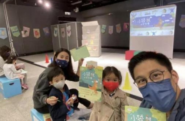 霍启刚女儿名字曝光，打破豪门祖上规定，网友又酸了：神仙父母