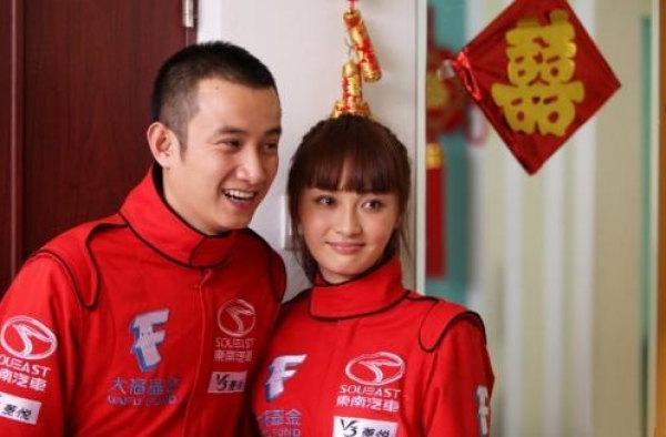 姚笛为出名剪长发，新发型撞脸马伊俐
