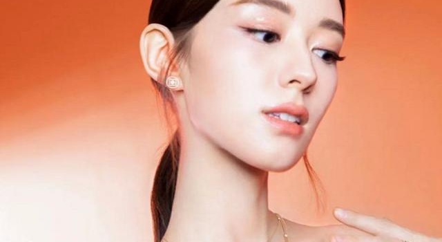 吉娜“风波”后晒照，穿“例假裙”巧遮肚，这是我见过最美的孕妇