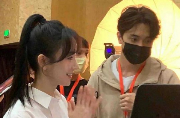 张檬小五露面像连体婴，整形后3年没戏拍，参加演员竞技晒流泪照