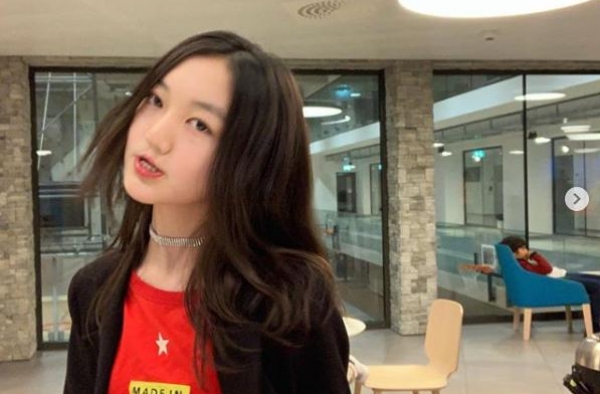 李亚鹏恋上90后女模，李嫣自称错误的一代人，疑抱怨被父母忽略