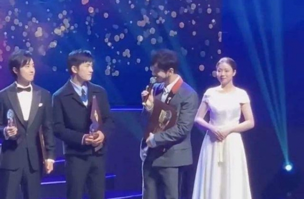 Angelababy没完成的影后梦，终究被黄晓明实现了