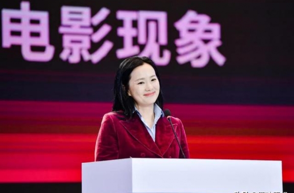 咏梅演讲 | 别修掉我脸上的皱纹，它是岁月的馈赠