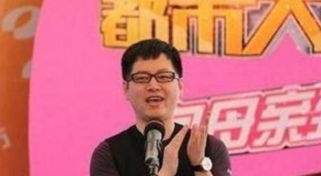 曾是“湖南卫视一哥”，听妻子怂恿自毁前程，为谋生计做了什么