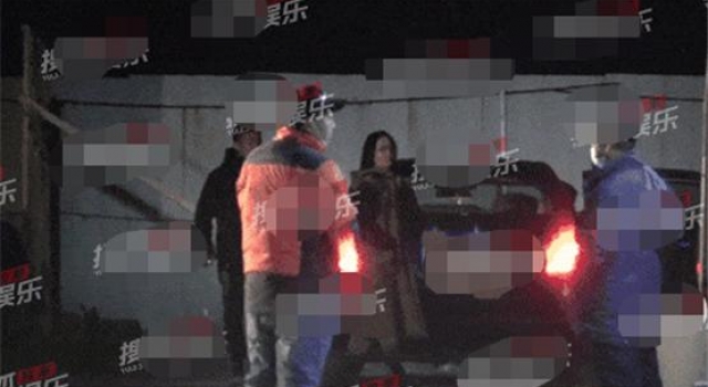 佟丽娅带儿子剧组探班陈思诚后只身离开，朵朵与爸爸相处超温馨