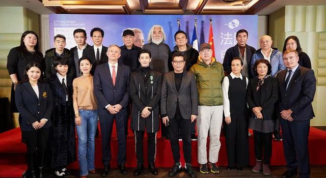 黄晓明参加第17届法国电影展映 获颁法国骑士勋章