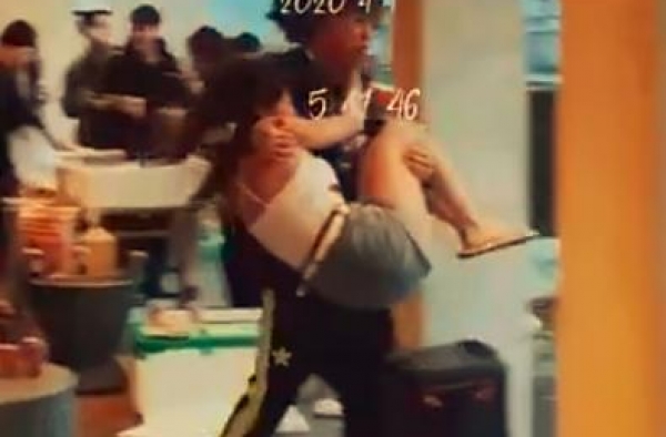罗志祥否认多人运动，8个月损失1亿3千万，周扬青却成了明星