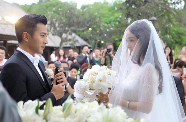 刘恺威转换路线演话剧，杨幂却辗转各大红毯，前任夫妻境遇大不同