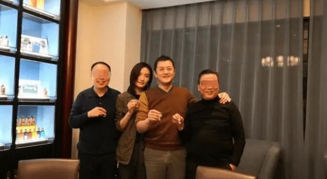 李亚鹏见新女友家长，疑似好事将近，却被嘲秃顶明显两人差距太大