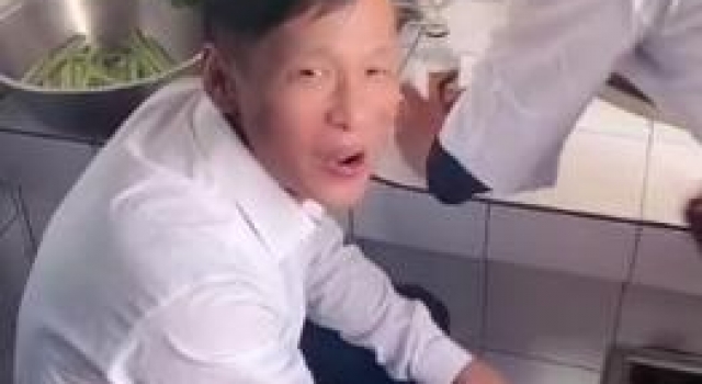 赵本山怼儿子啃老又蹭粉，却大手笔给女儿买房，他这是重女轻男？