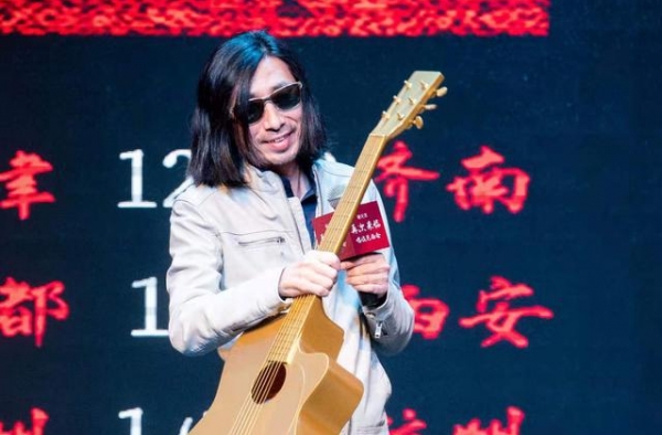 不插电，独登台，谢天笑全新巡回要又“唱”又“谈”