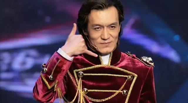 在美国做完最后一次化疗后，李咏握着妻子的手：别把我遗体运回国