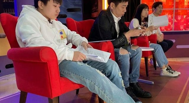 16岁小小彬复出，昔日知名童星变肥宅？老爸换三个老婆他不反对