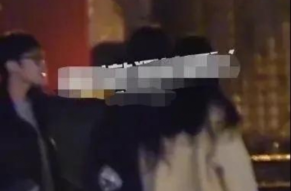 张翰深夜醉酒，与两美女同回，疑恋情曝光？