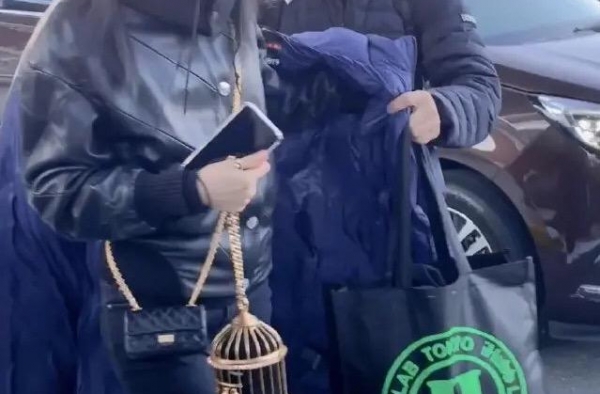 38岁张韶涵近照不敢认！穿皮草胖成200斤，一身白毛太可爱