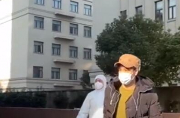 王力宏在上海华漕解除隔离，一段小视频带给人冬天里的温暖