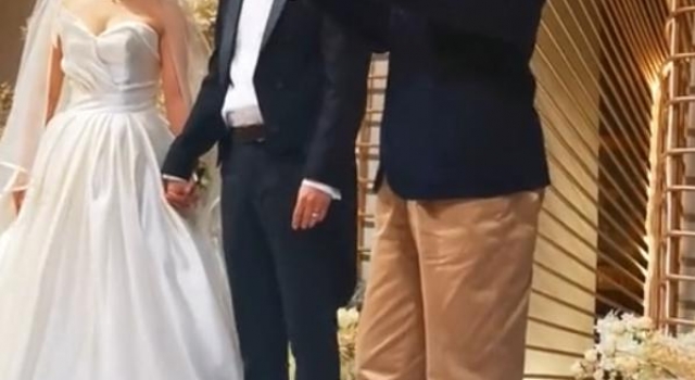 葛优罕现身商演，为新人婚礼当证婚人，站台上妙语连珠逗全场大笑