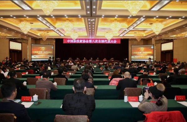 他曾带领遂宁杂技团走进央视春晚 如今当选中国杂技家协会副主席