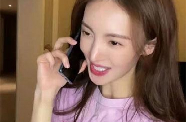 金晨“乌眼青”回应质疑，这些女星为澄清整容，可都比她狠