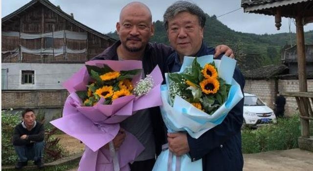 60岁“胡一统”近照曝光，满头白发面容难认，老太快让人唏嘘