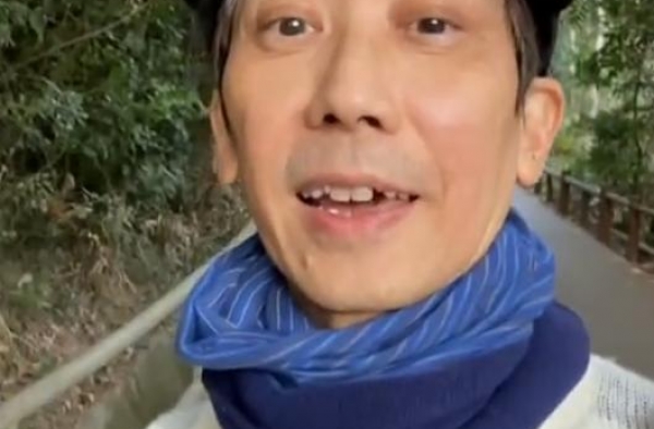 56岁张达明近照曝光，两颊凹陷面黄肌瘦，曾患癌体重暴跌肌无力