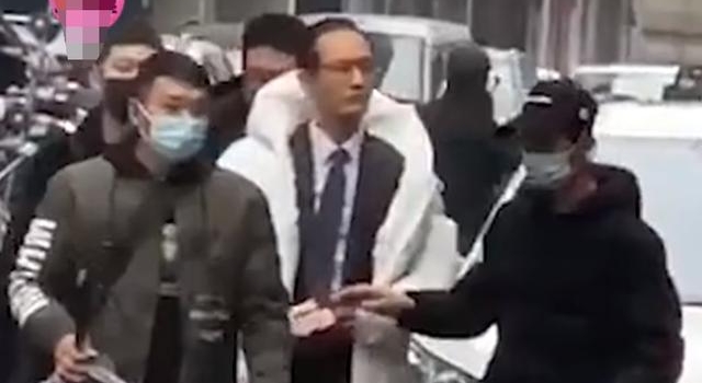 黄晓明暴瘦20斤反变丑？发际线退成地中海，去油成功变沧桑大叔